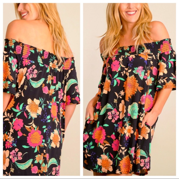 Dresses & Skirts - 🏝Just in 🏝Tropical Off Shoulder Pocketed Dress